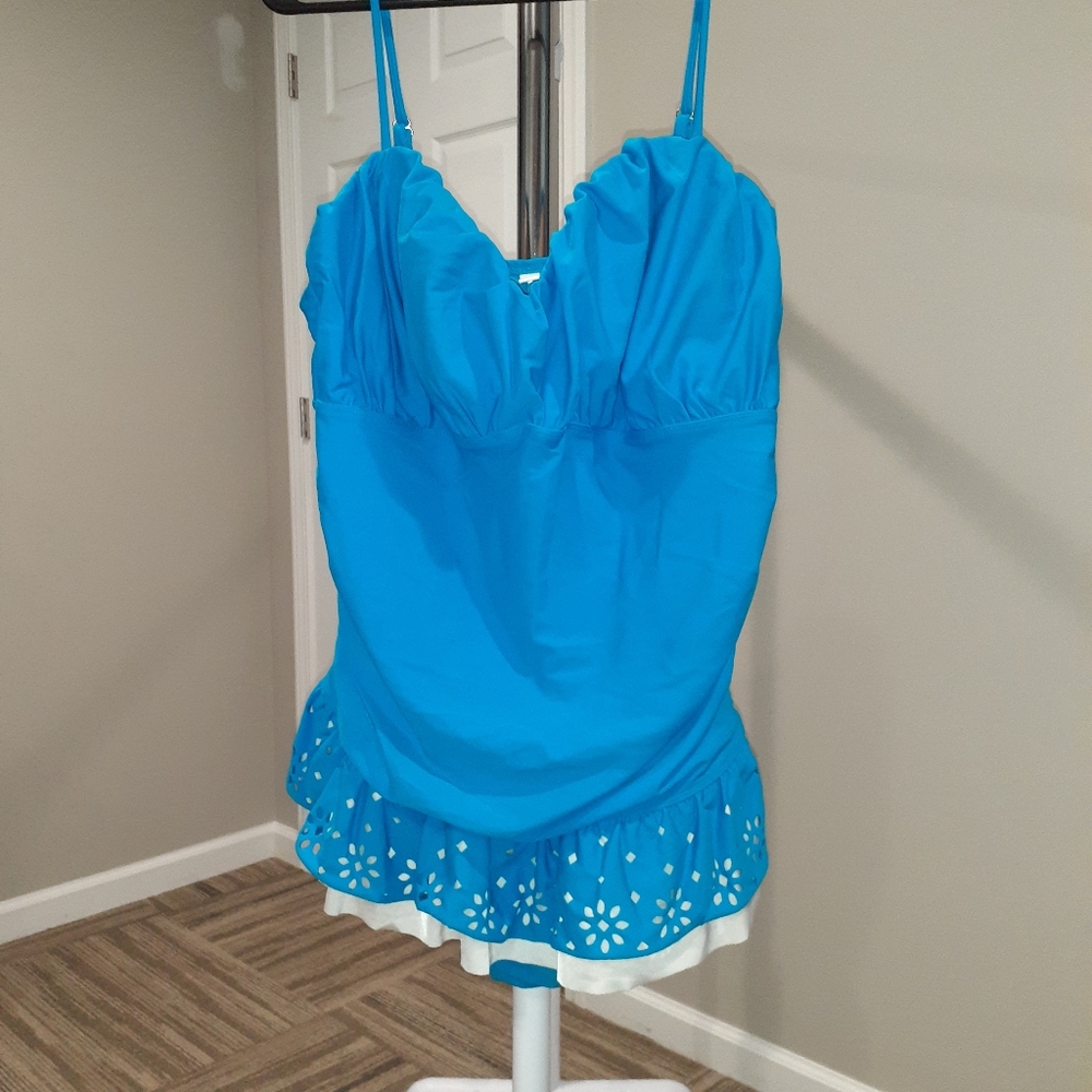 #222 NWT Jaclyn Smith One piece Swimsuit